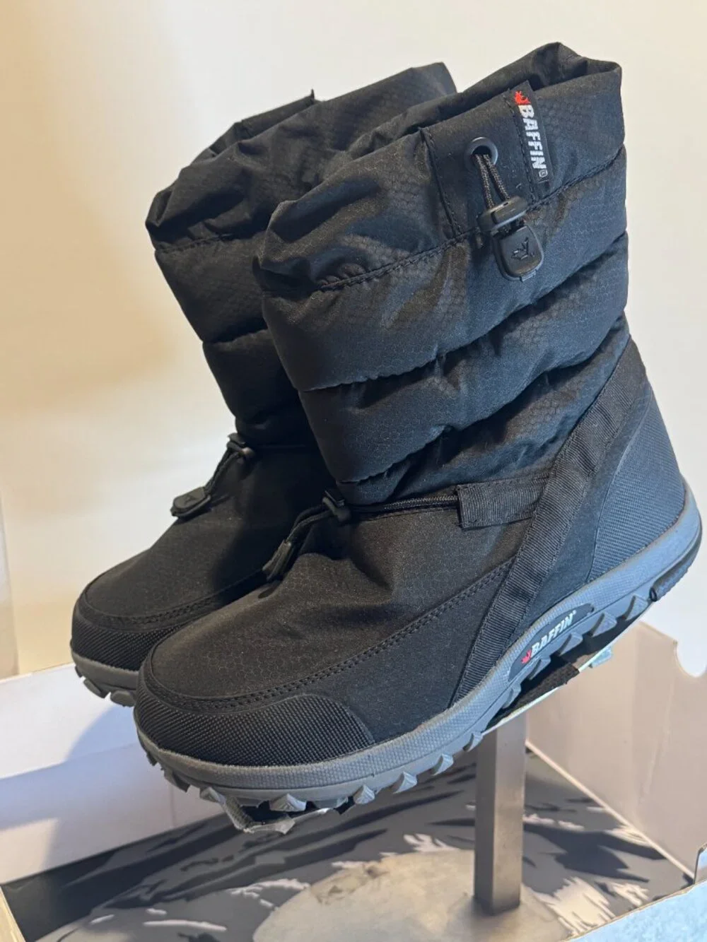 Baffin Cloud Low Winter Black Boot Size 9 NEW